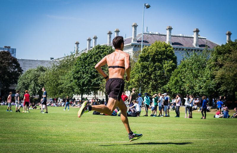 Ten mucha precaución cuando salgas a correr con calor