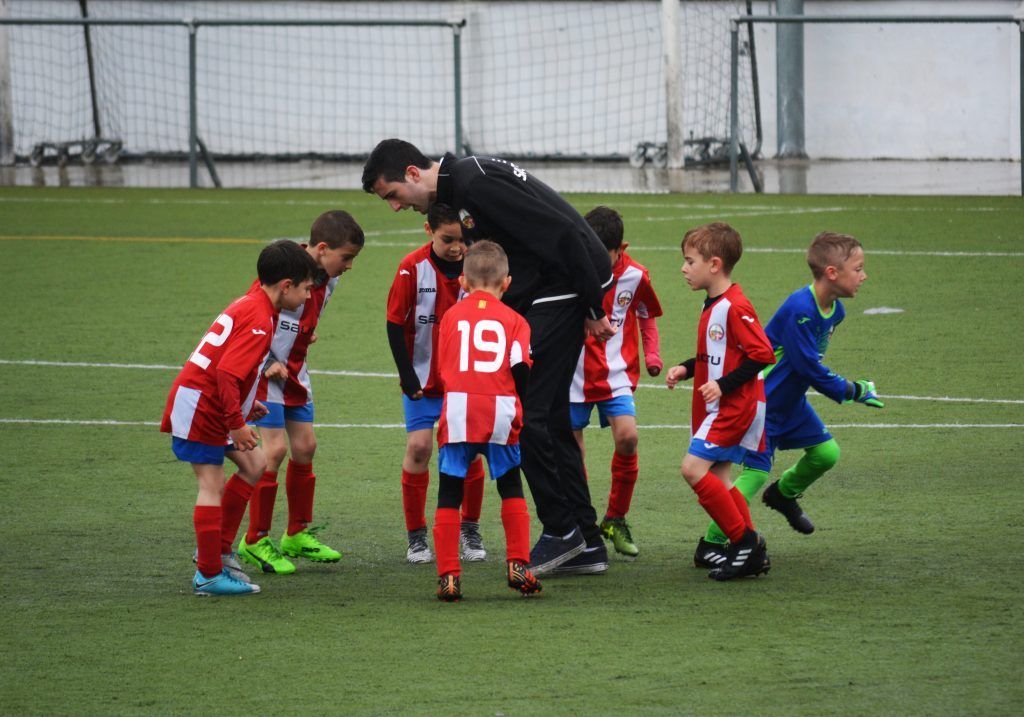 En el fútbol es uno de los deportes donde mas incoherencias se ven con los niños.